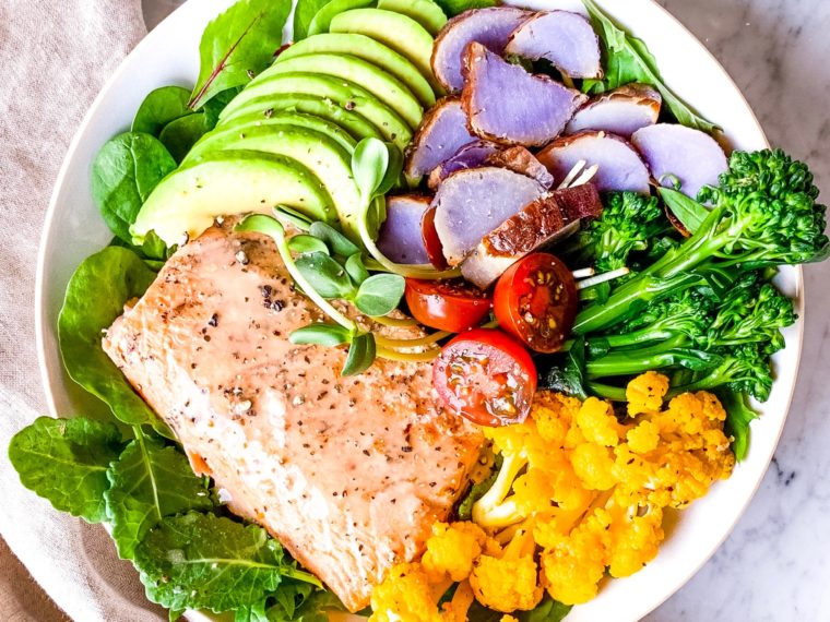 Salad Bowl w/Salmon & Veg